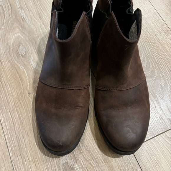 Sorel Chelsea Boots - Picture 2 of 3